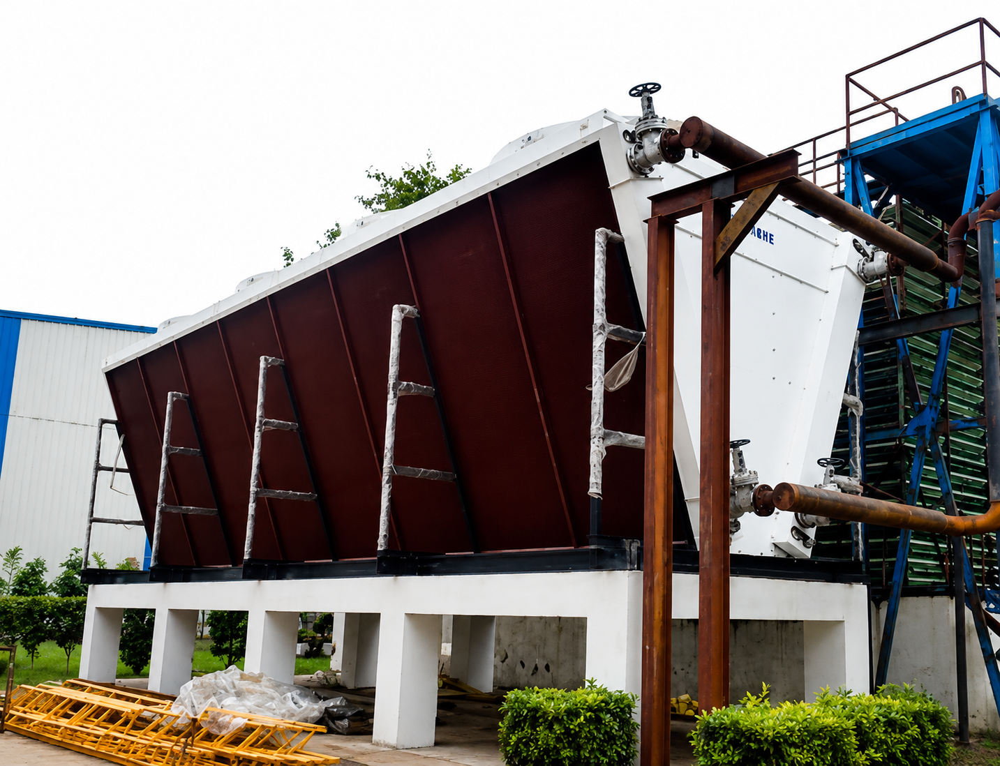 Large-Scale Closed-Loop Cooling Tower Installation